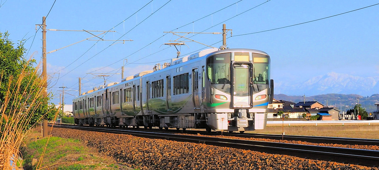 toyamrail001001.jpg